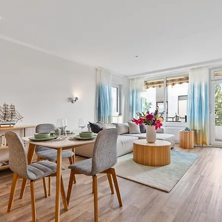 Cls City-wohnung Im Zentrum Von Mit Balkon Und Parkplatz, Alles In 5 Minuten Erreichbar Restaurants, Bäckerei Junge, Strand, Frisör, Massage, Ideale Anbindung Schön Klinik Neustadt Apartment *