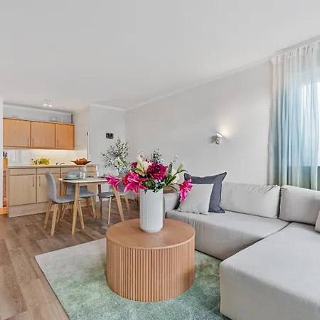 Apartment Cls City-wohnung Im Zentrum Von Mit Balkon Und Parkplatz, Alles In 5 Minuten Erreichbar Restaurants, Bäckerei Junge, Strand, Frisör, Massage, Ideale Anbindung Schön Klinik Neustadt *