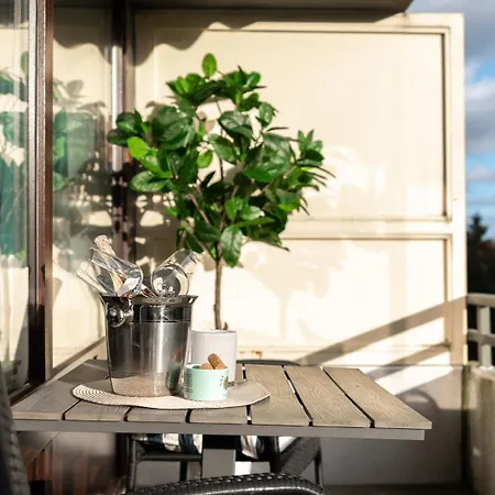 Cls City-wohnung Im Zentrum Von Mit Balkon Und Parkplatz, Alles In 5 Minuten Erreichbar Restaurants, Bäckerei Junge, Strand, Frisör, Massage, Ideale Anbindung Schön Klinik Neustadt * Grömitz