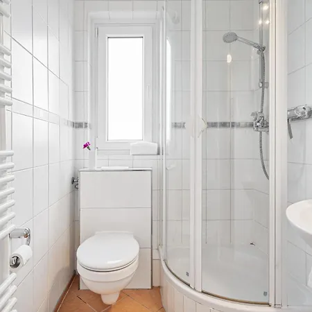 Apartment Cls City-wohnung Im Zentrum Von Mit Balkon Und Parkplatz, Alles In 5 Minuten Erreichbar Restaurants, Bäckerei Junge, Strand, Frisör, Massage, Ideale Anbindung Schön Klinik Neustadt Grömitz