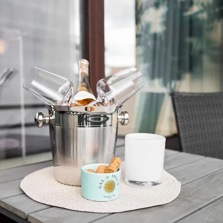 Cls City-wohnung Im Zentrum Von Mit Balkon Und Parkplatz, Alles In 5 Minuten Erreichbar Restaurants, Bäckerei Junge, Strand, Frisör, Massage, Ideale Anbindung Schön Klinik Neustadt Grömitz