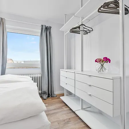 Cls City-wohnung Im Zentrum Von Mit Balkon Und Parkplatz, Alles In 5 Minuten Erreichbar Restaurants, Baeckerei Junge, Strand, Frisoer, Massage, Ideale Anbindung Schoen Klinik Neustadt