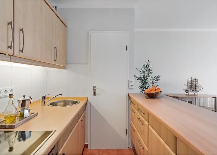 Cls City-wohnung Im Zentrum Von Mit Balkon Und Parkplatz, Alles In 5 Minuten Erreichbar Restaurants, Bäckerei Junge, Strand, Frisör, Massage, Ideale Anbindung Schön Klinik Neustadt *