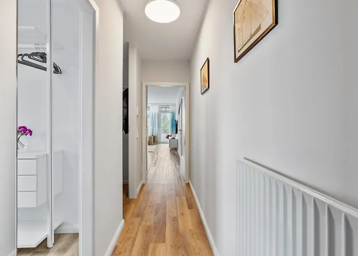 Cls City-wohnung Im Zentrum Von Mit Balkon Und Parkplatz, Alles In 5 Minuten Erreichbar Restaurants, Bäckerei Junge, Strand, Frisör, Massage, Ideale Anbindung Schön Klinik Neustadt Apartment