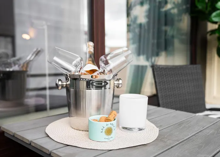 Cls City-wohnung Im Zentrum Von Mit Balkon Und Parkplatz, Alles In 5 Minuten Erreichbar Restaurants, Bäckerei Junge, Strand, Frisör, Massage, Ideale Anbindung Schön Klinik Neustadt Grömitz