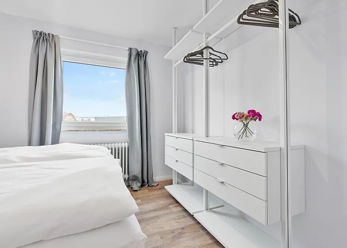 Cls City-wohnung Im Zentrum Von Mit Balkon Und Parkplatz, Alles In 5 Minuten Erreichbar Restaurants, Bäckerei Junge, Strand, Frisör, Massage, Ideale Anbindung Schön Klinik Neustadt